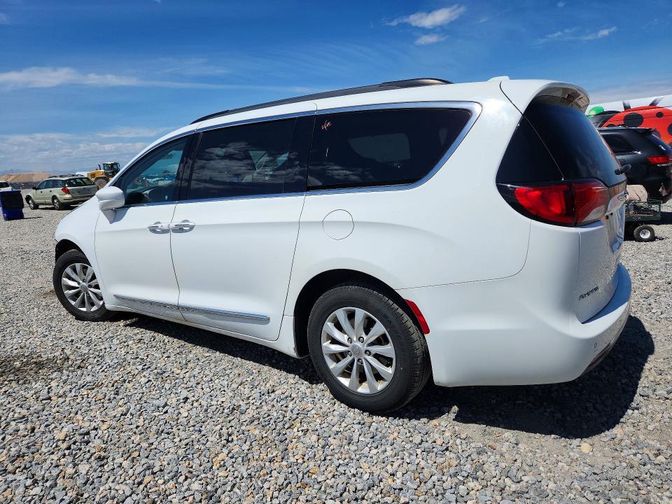 Photo 2 from auction – 2017 CHRYSLER PACIFICA with VIN 2C4RC1BG2HR642655