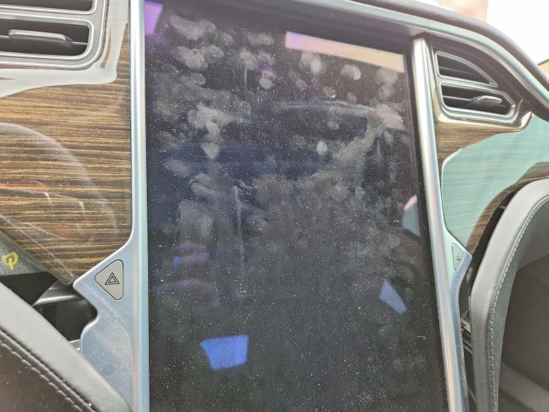 Photo 9 from auction – 2015 TESLA MODEL S with VIN 5YJSA1H40FF087637