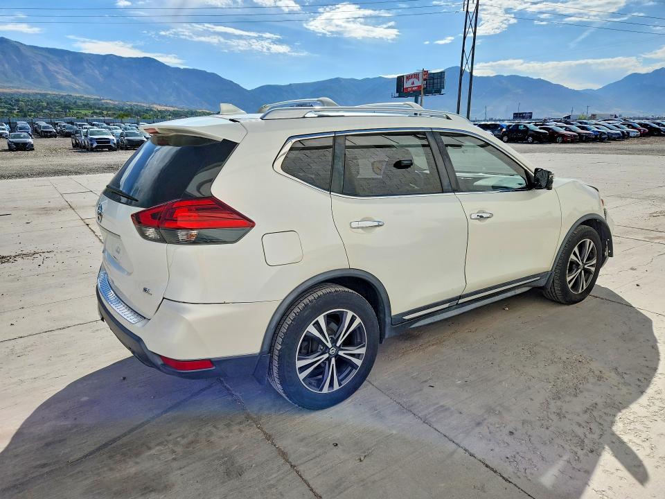 Photo 3 from auction – 2017 NISSAN ROGUE with VIN JN8AT2MTXHW140341
