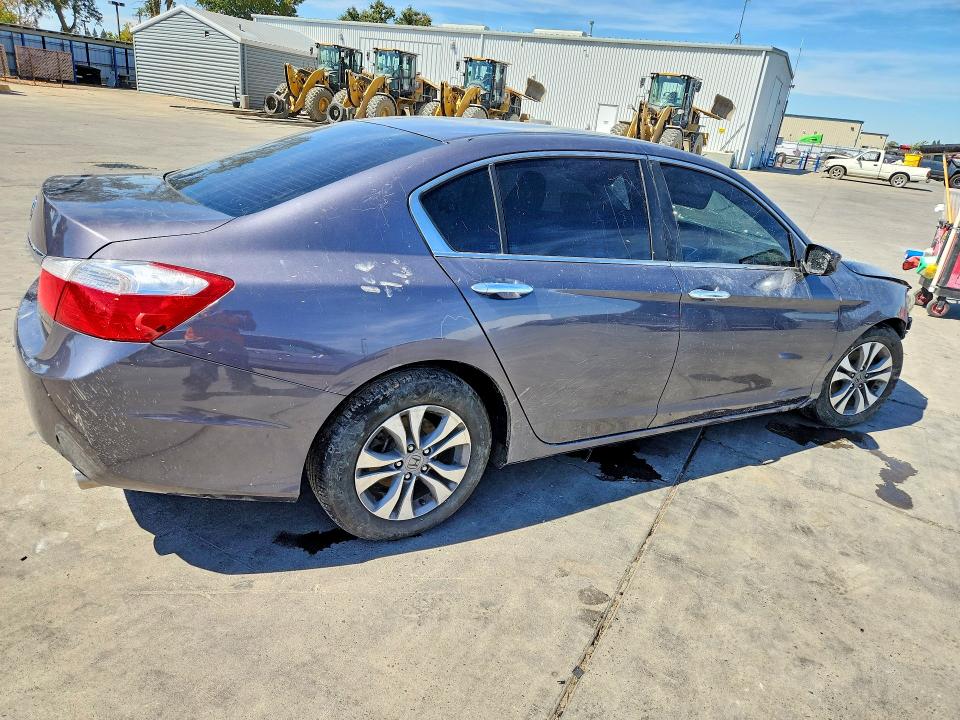 Photo 3 from auction – 2015 HONDA ACCORD with VIN 1HGCR2F32FA104848