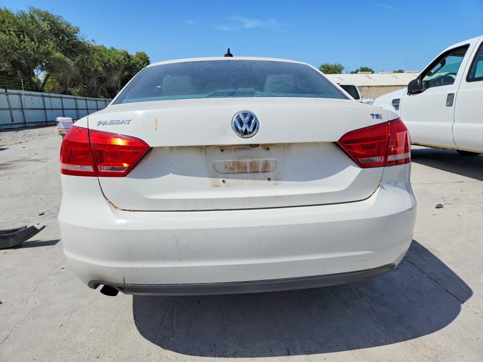 Photo 6 from auction – 2015 VOLKSWAGEN PASSAT with VIN 1VWAS7A37FC080840