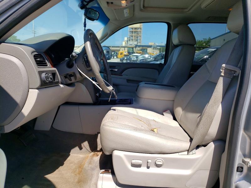 Photo 7 from auction – 2013 CHEVROLET SUBURBAN with VIN 1GNSCJE08DR116697