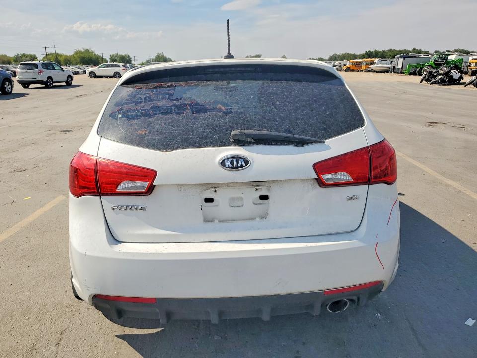 Photo 6 from auction – 2012 KIA FORTE5 with VIN KNAFW5A36C5601819