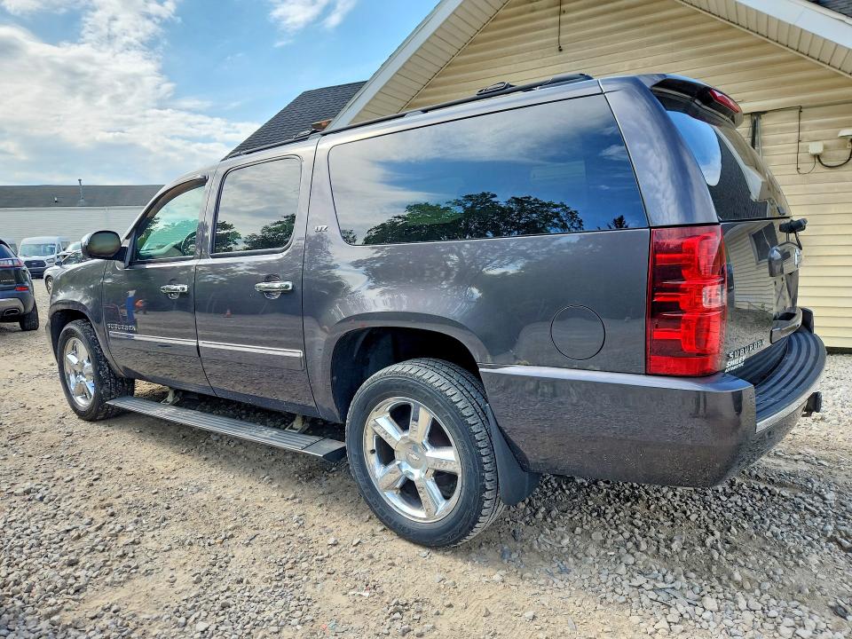 Photo 2 from auction – 2011 CHEVROLET SUBURBAN with VIN 1GNSKKE38BR110088