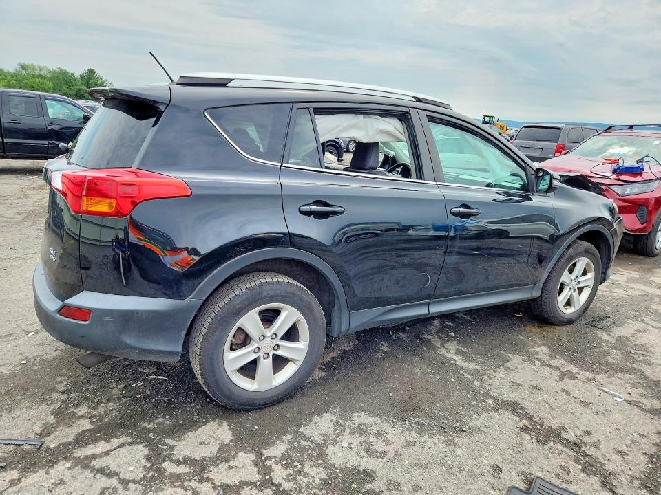 Photo 3 from auction – 2013 TOYOTA RAV4 with VIN 2T3RFREV9DW093200