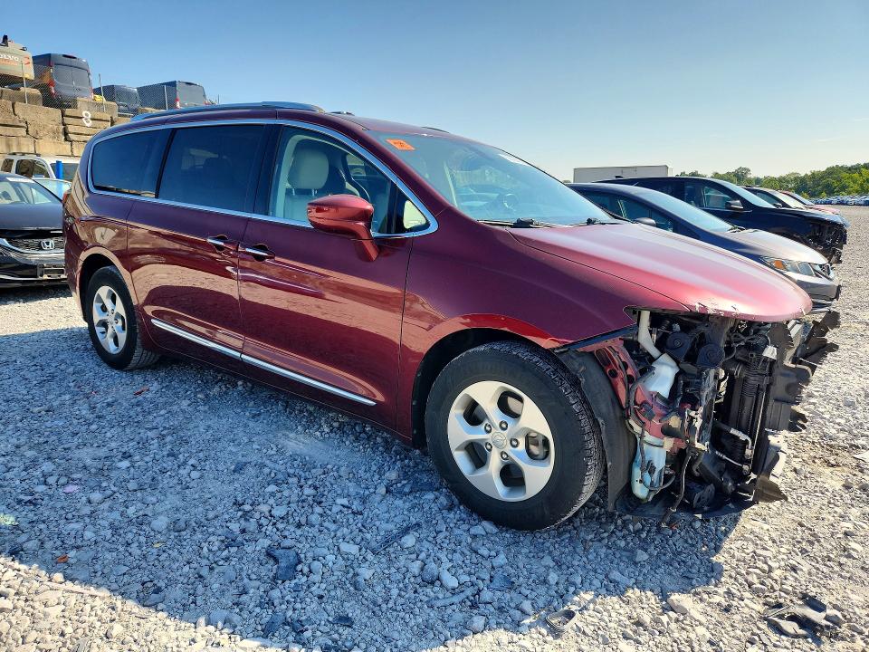 Photo 4 from auction – 2017 CHRYSLER PACIFICA with VIN 2C4RC1EG0HR752857