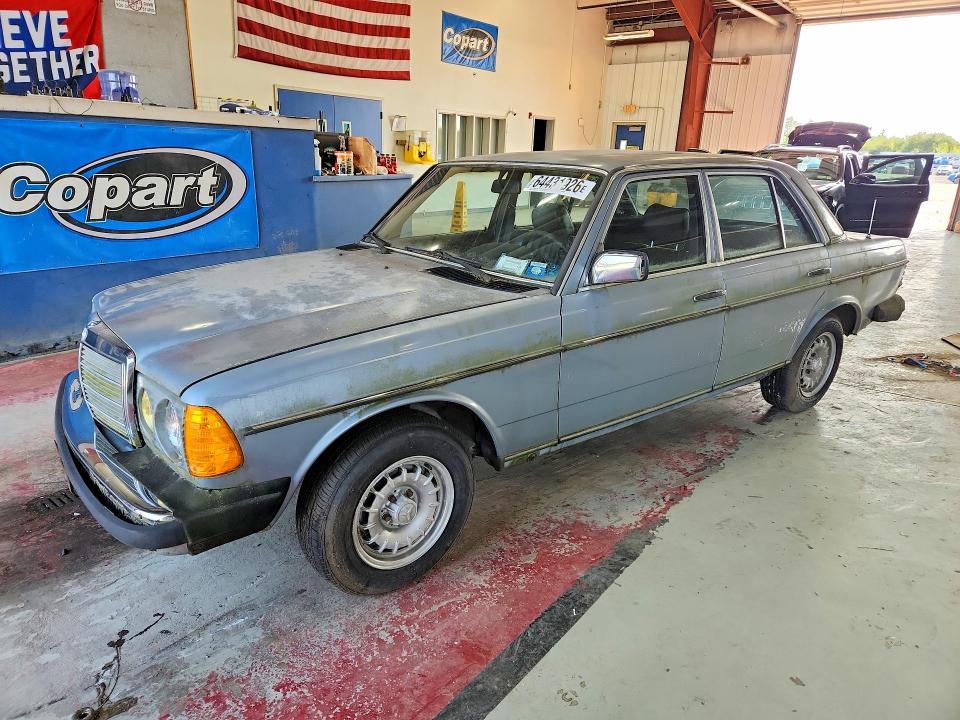 MERCEDES-BENZ 300 1983 with VIN WDBAB33A3DB027576 - Photo from auction
