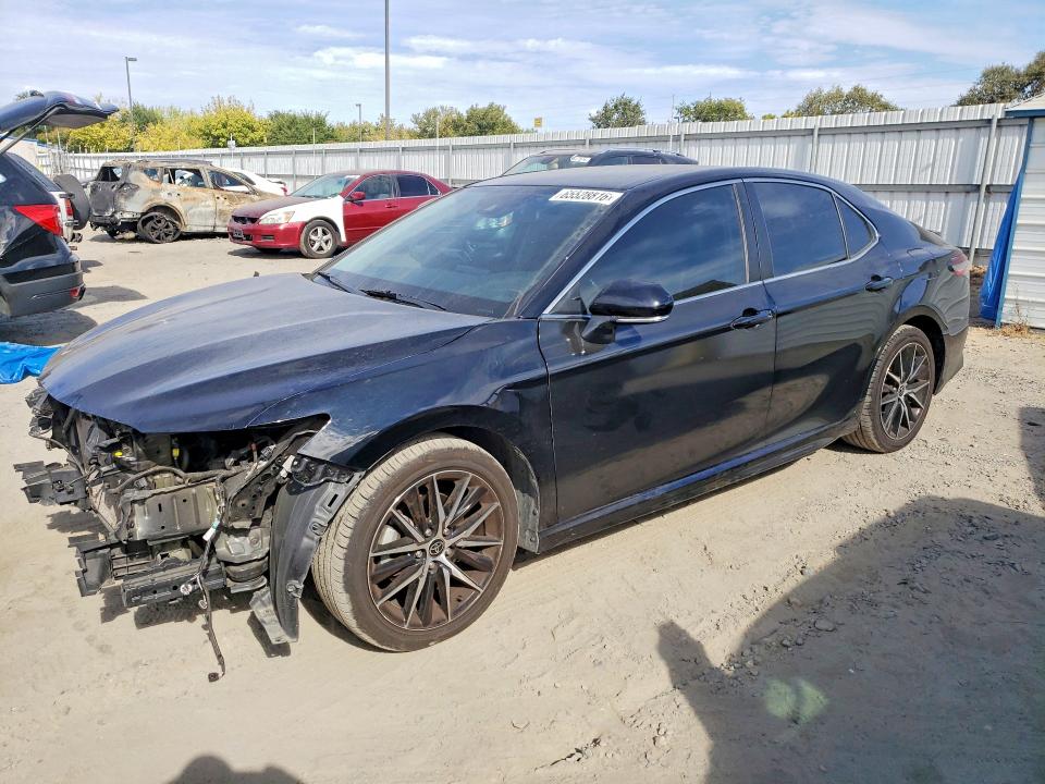 Photo 1 from auction – 2022 TOYOTA CAMRY with VIN 4T1G11AK0NU675876