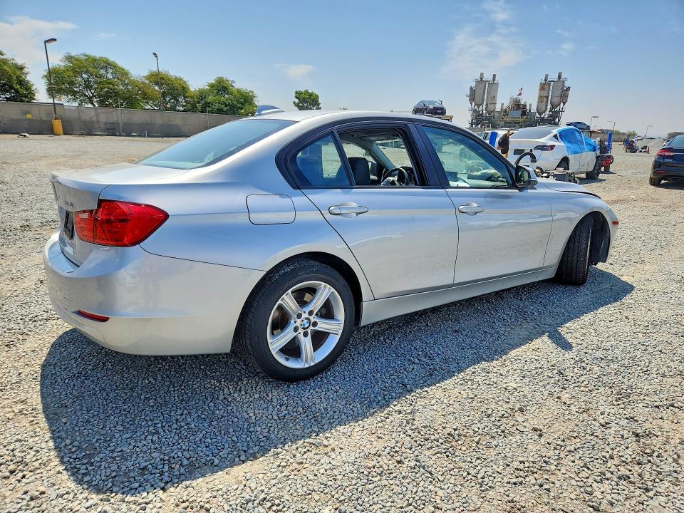 Photo 3 from auction – 2013 BMW 328 with VIN WBA3C1G50DNR45841