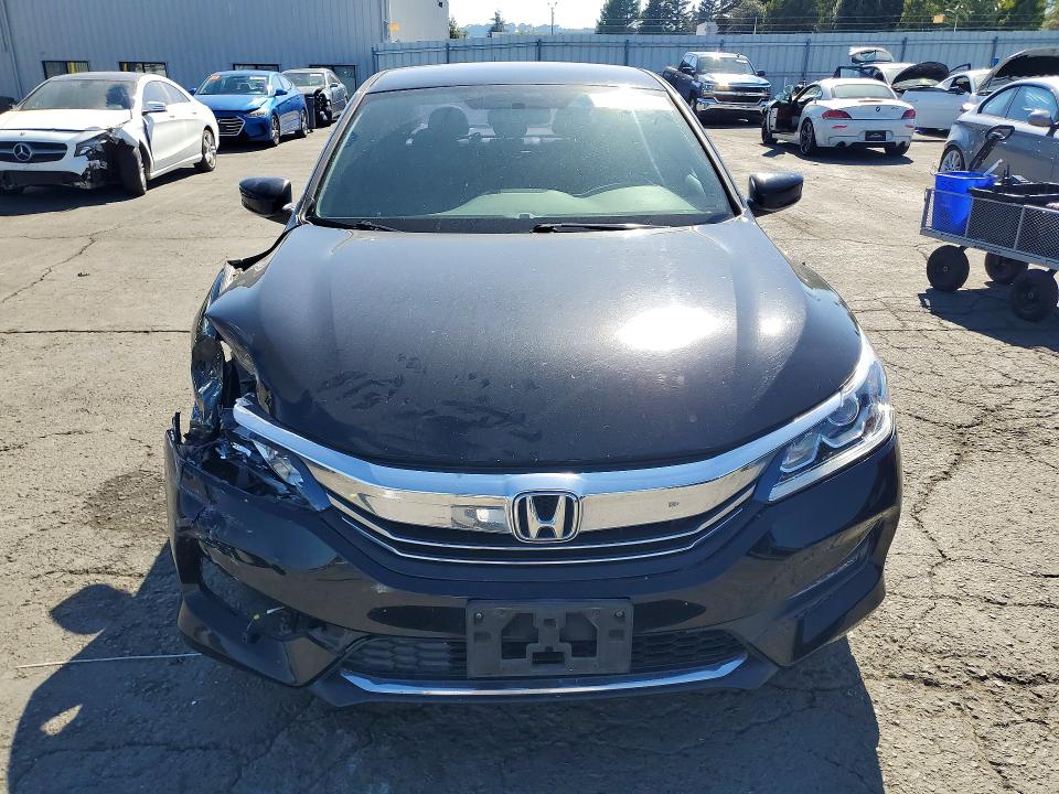 Photo 5 from auction – 2016 HONDA ACCORD with VIN 1HGCR2F51GA212770