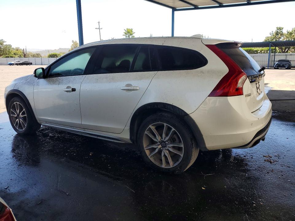 Photo 2 from auction – 2016 VOLVO V60 CROSS COUNTRY with VIN YV4612HK7G1008574