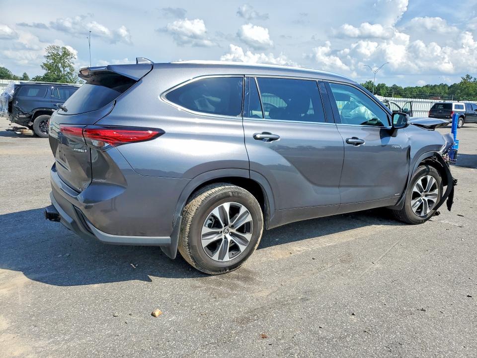 Photo 3 from auction – 2021 TOYOTA HIGHLANDER with VIN 5TDGBRCH2MS517043