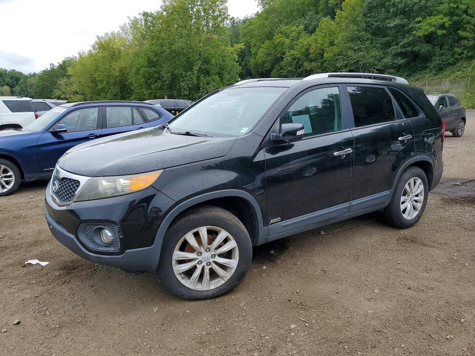KIA SORENTO 2011 with VIN 5XYKUDA2XBG047246 - Photo from auction