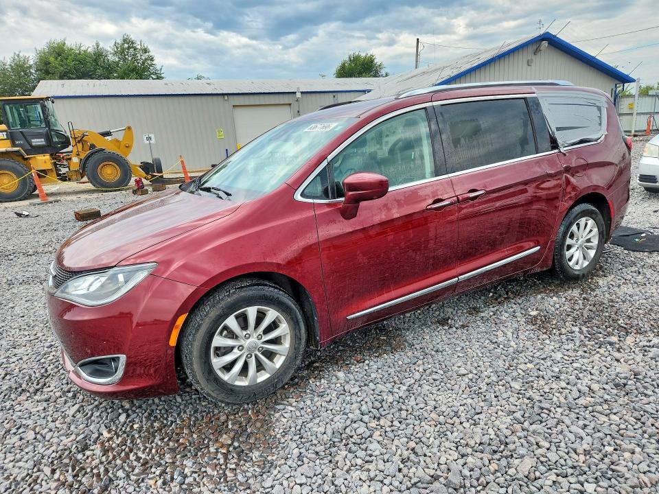 CHRYSLER PACIFICA 2018 with VIN 2C4RC1BG5JR233295 - Photo from auction