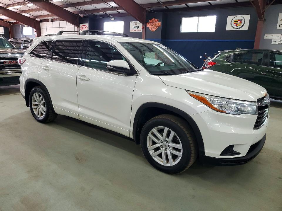 Photo 4 from auction – 2015 TOYOTA HIGHLANDER with VIN 5TDBKRFHXFS211474