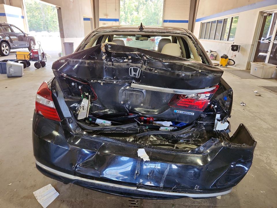 Photo 6 from auction – 2017 HONDA ACCORD with VIN JHMCR6F56HC027642
