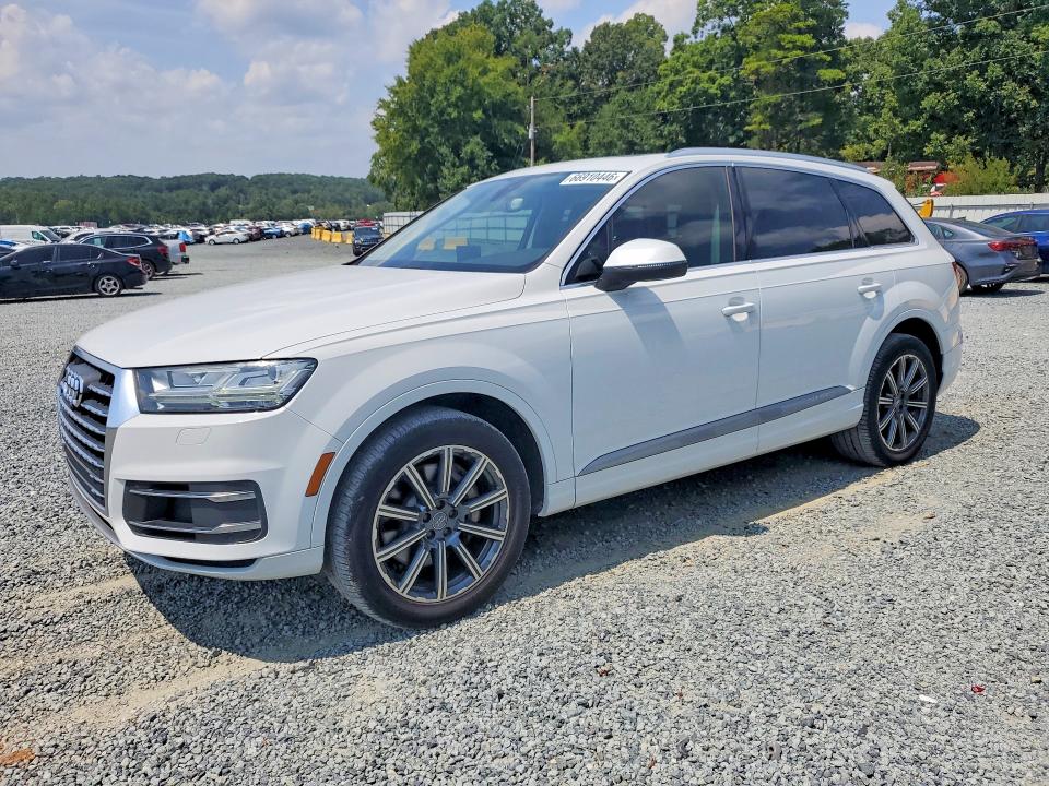 AUDI Q7 2017 с VIN WA1LAAF7XHD005001 - Фото с аукциона