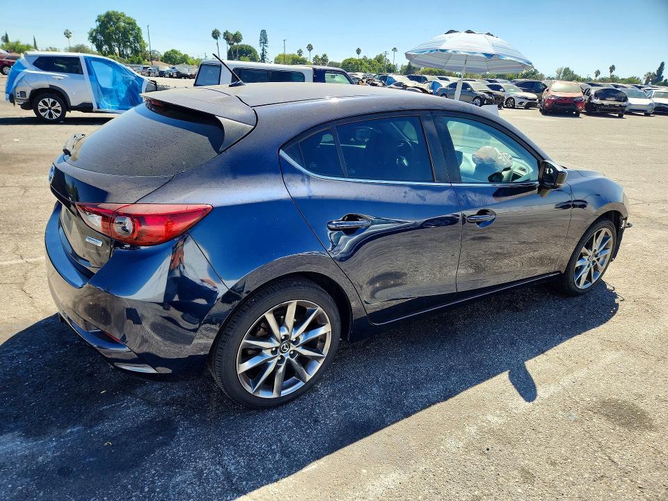 Снимка 3 от търг – 2018 MAZDA 3 с VIN 3MZBN1L34JM198678