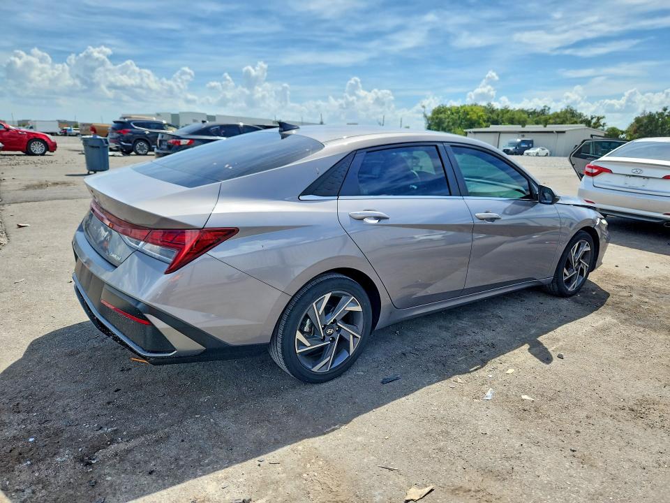 Photo 3 from auction – 2025 HYUNDAI ELANTRA with VIN KMHLP4DG7SU933568