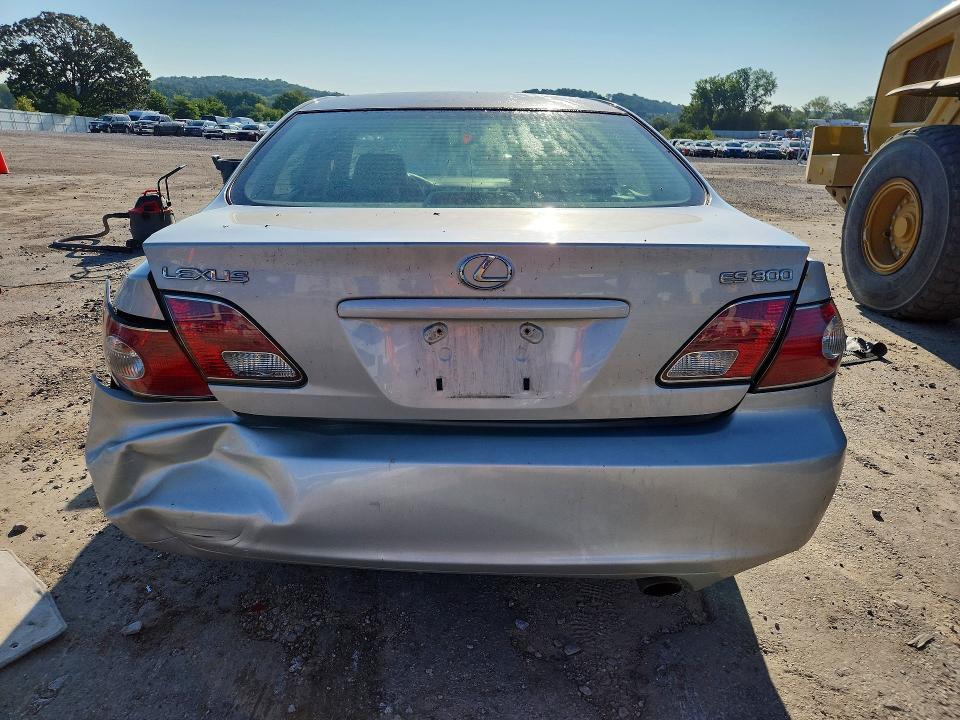 Foto 6 de la subasta – 2003 LEXUS ES con VIN JTHBF30G136019582