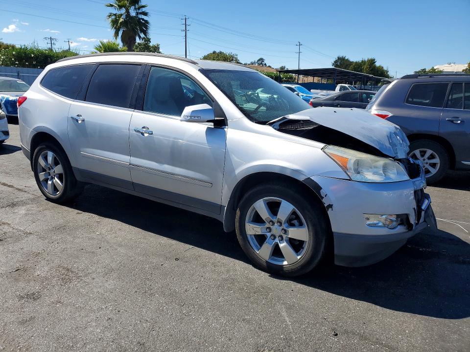 Photo 4 from auction – 2012 CHEVROLET TRAVERSE with VIN 1GNKRLED3CJ341037