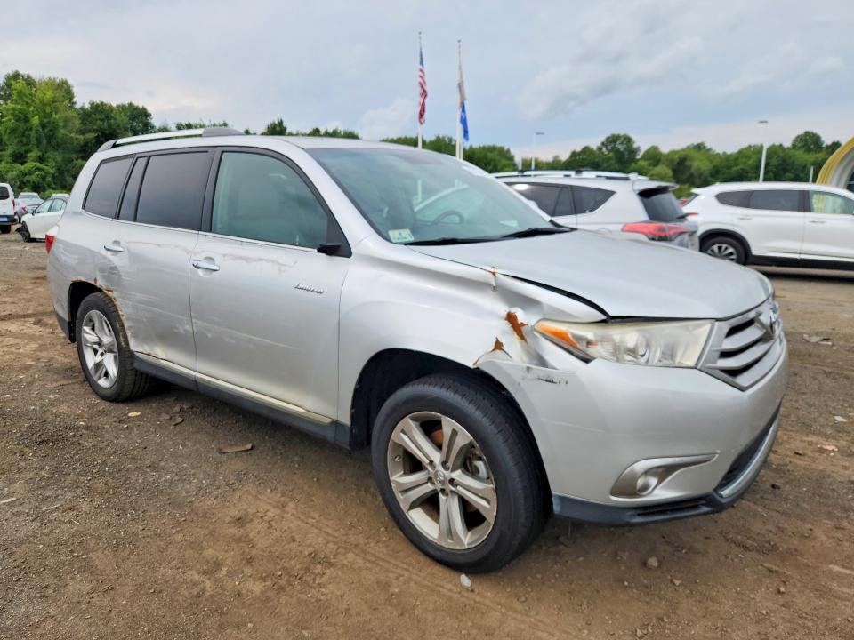 Photo 4 from auction – 2011 TOYOTA HIGHLANDER with VIN 5TDDK3EH7BS065911