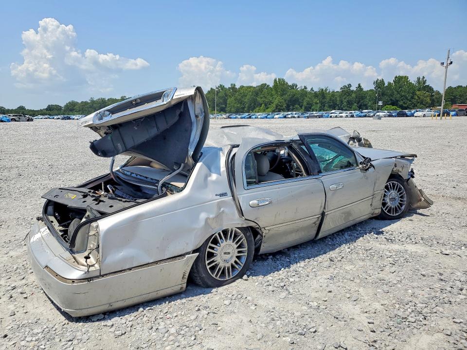 Снимка 3 от търг – 2008 LINCOLN TOWN CAR с VIN 2LNHM82V48X634242