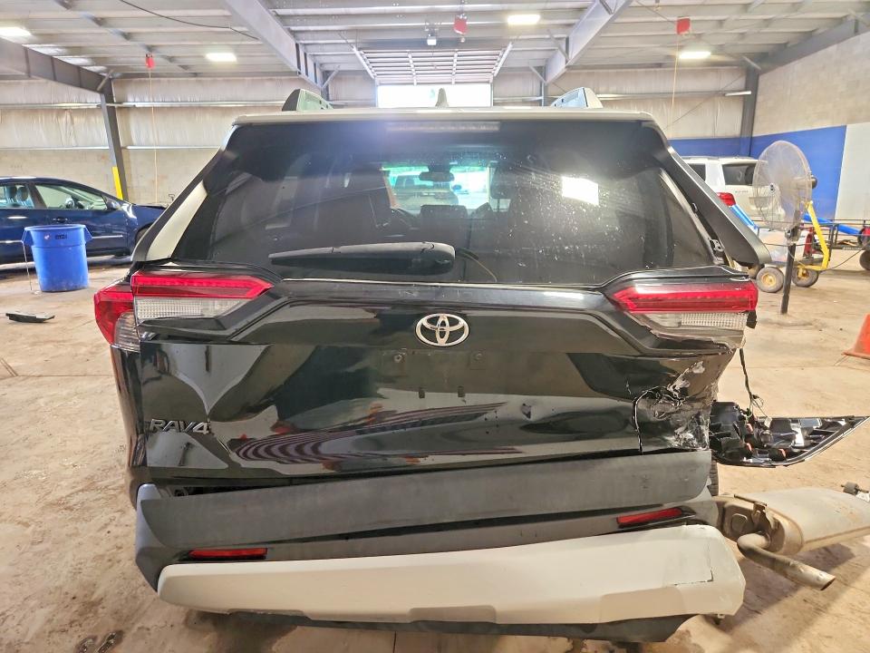 Photo 6 from auction – 2019 TOYOTA RAV4 with VIN 2T3J1RFV6KW049839