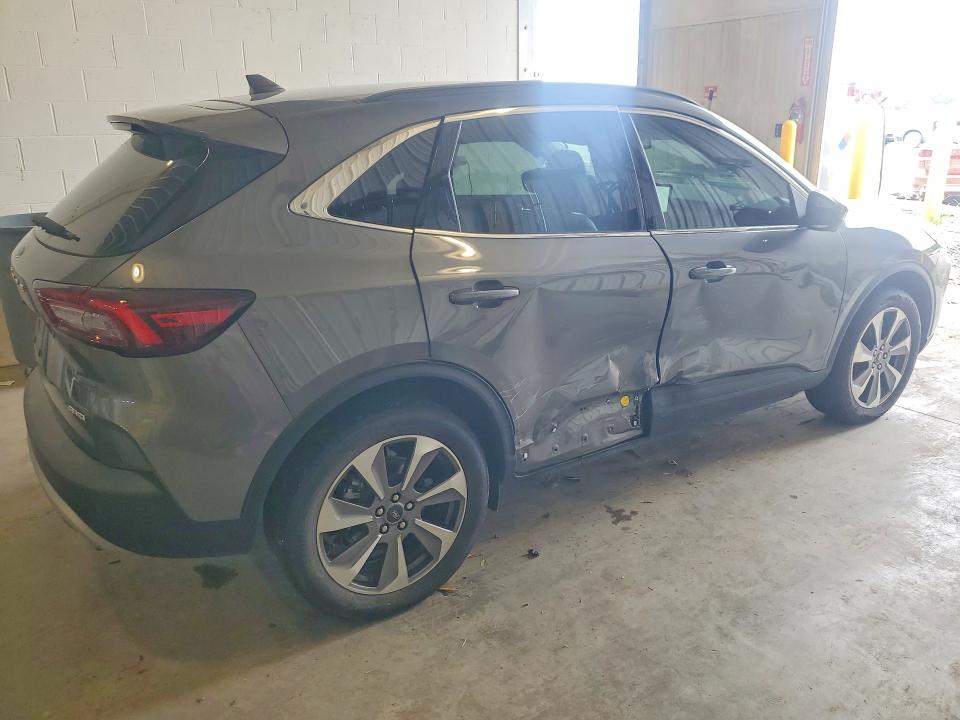 Photo 3 from auction – 2023 FORD ESCAPE with VIN 1FMCU9JAXPUB31643
