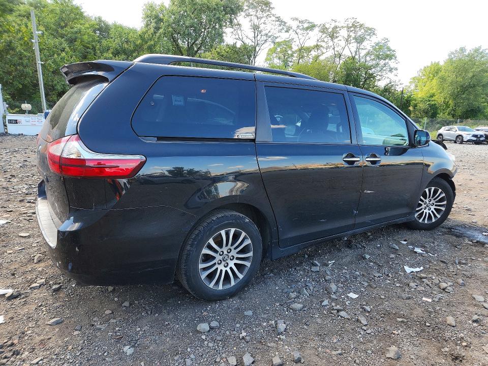 Photo 3 from auction – 2018 TOYOTA SIENNA with VIN 5TDYZ3DC5JS934927