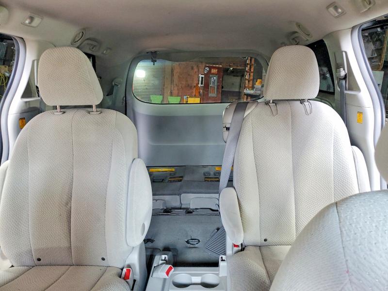 Photo 10 from auction – 2011 TOYOTA SIENNA with VIN 5TDKK3DC2BS117149