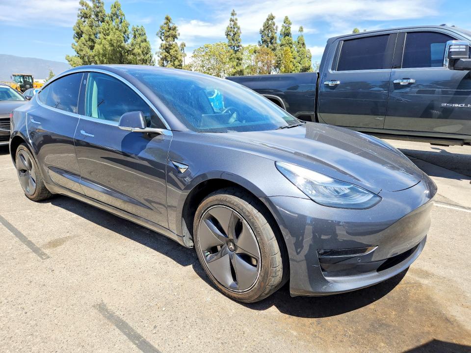 Foto 4 de la subasta – 2018 TESLA MODEL 3 con VIN 5YJ3E1EA0JF016398