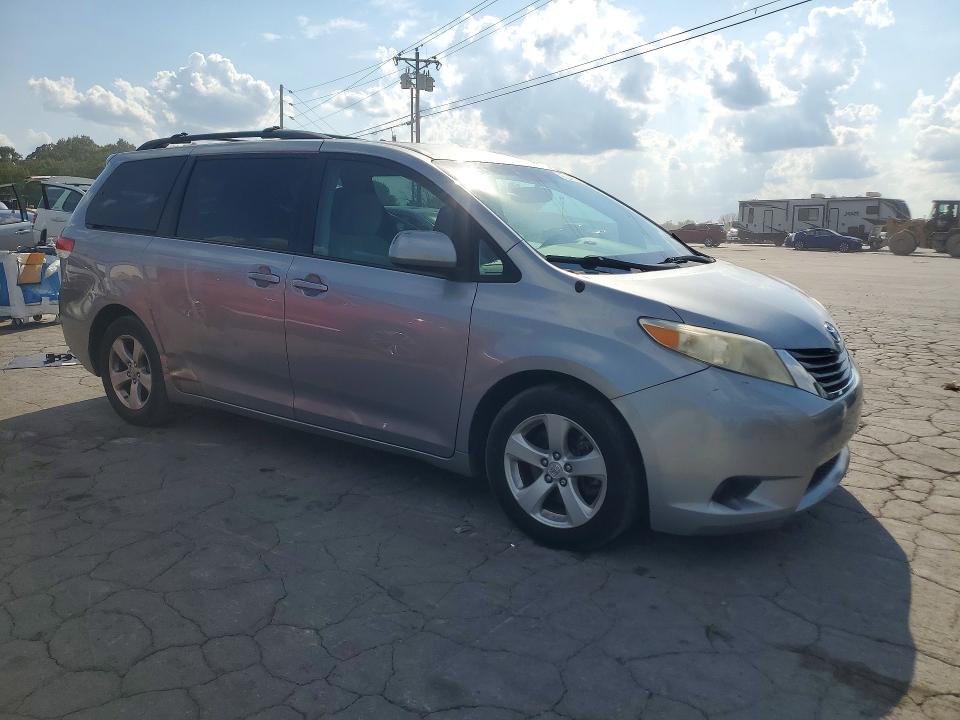 Фото 4 с аукциона – 2011 TOYOTA SIENNA с VIN 5TDKK3DC2BS001644