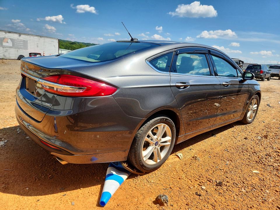 Photo 3 from auction – 2018 FORD FUSION with VIN 3FA6P0H71JR139312