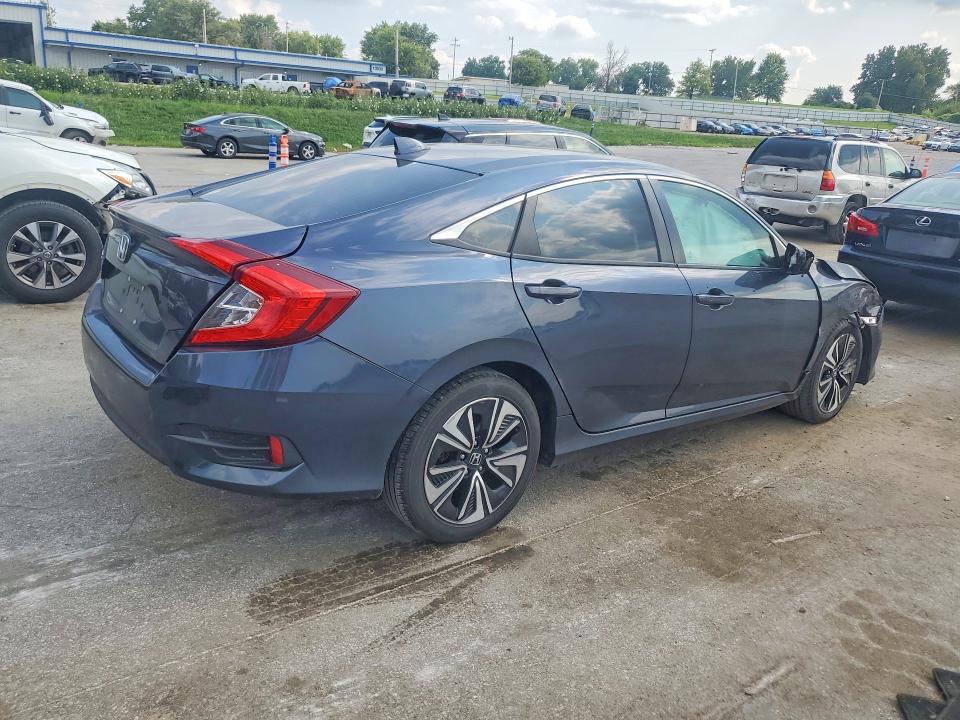 Photo 3 from auction – 2016 HONDA CIVIC with VIN 19XFC1F74GE036173