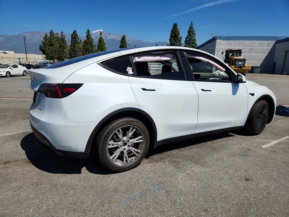 Photo 3 from auction – 2024 TESLA MODEL Y with VIN 7SAYGAEE4RF059580
