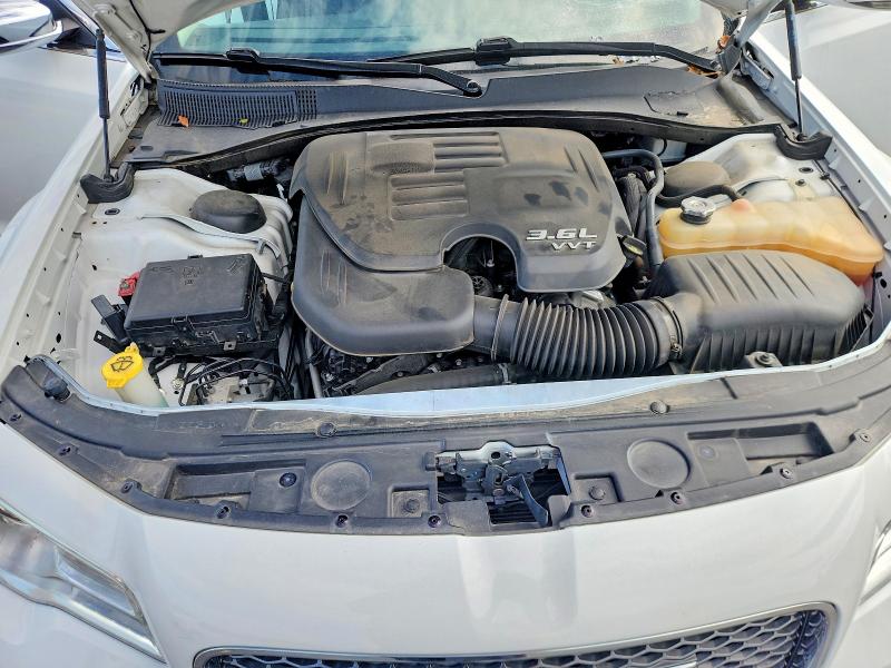 Photo 11 from auction – 2019 CHRYSLER 300 with VIN 2C3CCAEG7KH705915