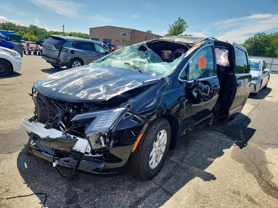 CHRYSLER PACIFICA 2027 with VIN 2C4RC1BG4VR568571 - Photo from auction