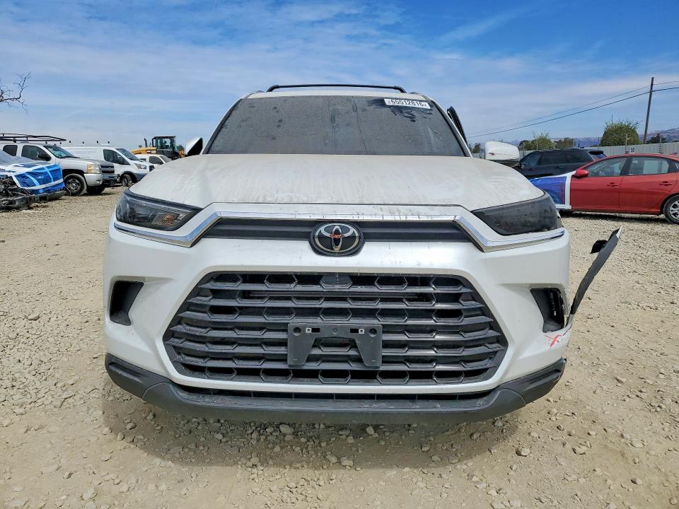 Снимка 5 от търг – 2024 TOYOTA GRAND HIGHLANDER HYBRID с VIN 5TDACAB50RS000813