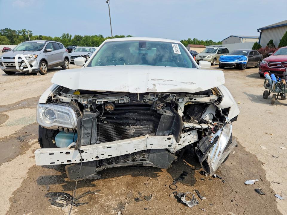 Photo 5 from auction – 2015 CHRYSLER 300 with VIN 2C3CCAAG5FH818452