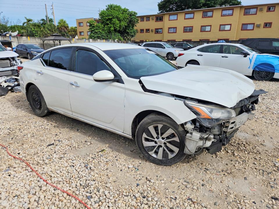 Photo 4 from auction – 2019 NISSAN ALTIMA with VIN 1N4BL4BV1KC159410