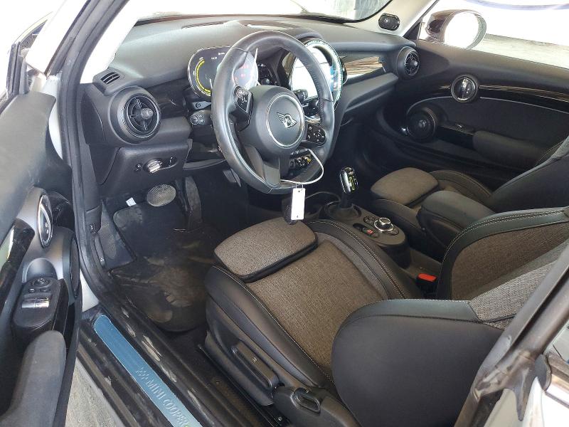 Photo 8 from auction – 2022 MINI COOPER with VIN WMW13DJ07N2R94396