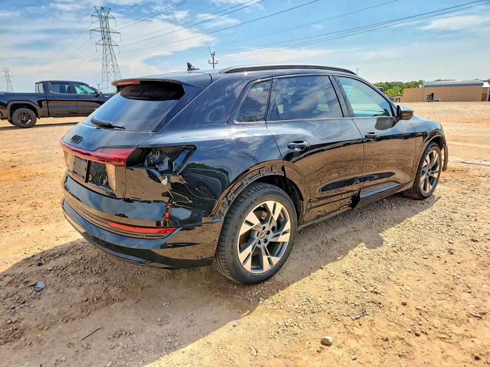 Photo 3 from auction – 2022 AUDI E-TRON with VIN WA1AAAGE5NB045966