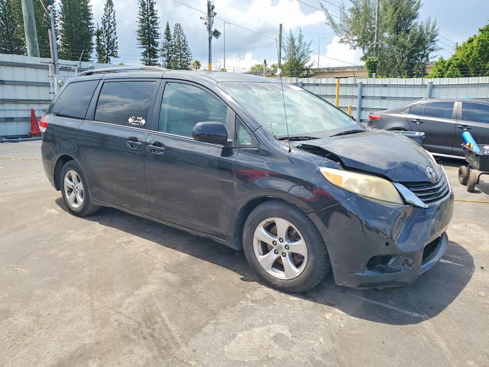 Photo 4 from auction – 2014 TOYOTA SIENNA with VIN 5TDKK3DC3ES473999
