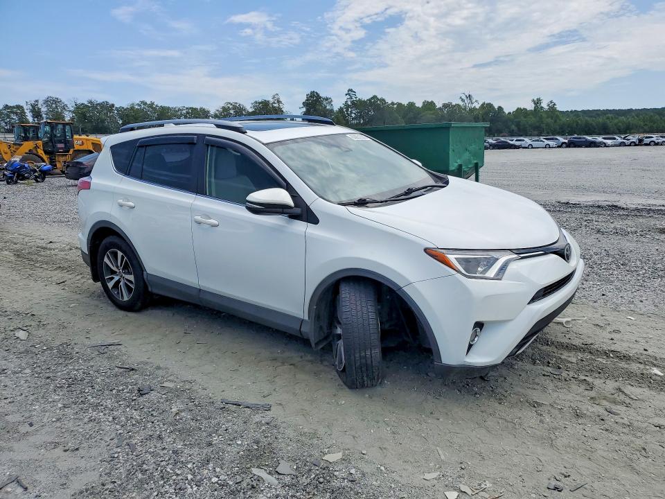 Photo 4 from auction – 2017 TOYOTA RAV4 with VIN JTMWFREV2HD104656