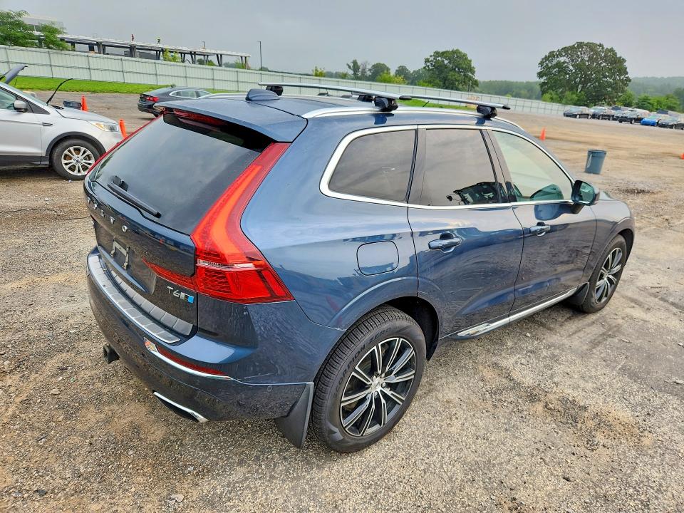 Photo 3 from auction – 2018 VOLVO XC60 with VIN YV4A22RL3J1009839