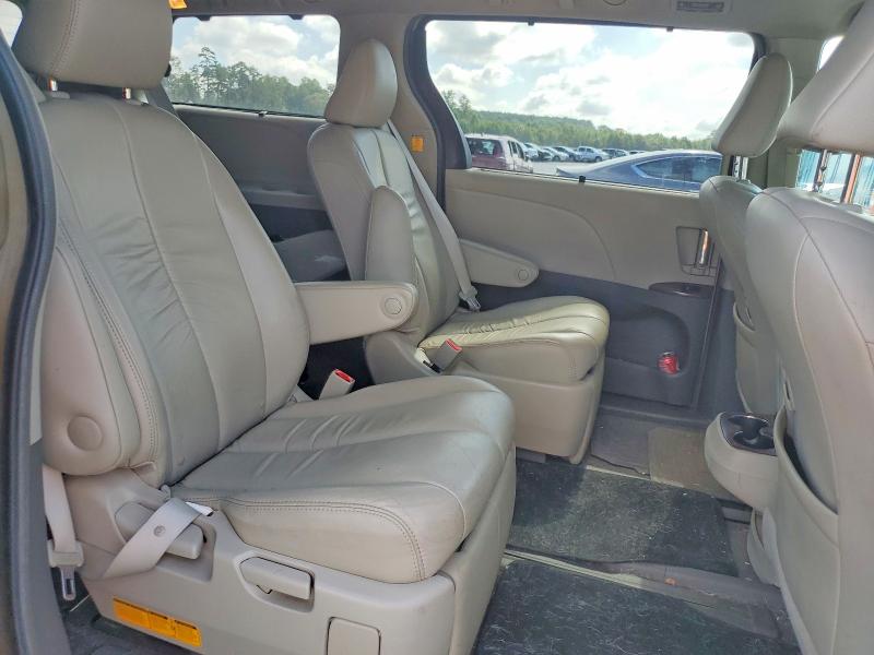 Photo 11 from auction – 2011 TOYOTA SIENNA with VIN 5TDDK3DC5BS011867