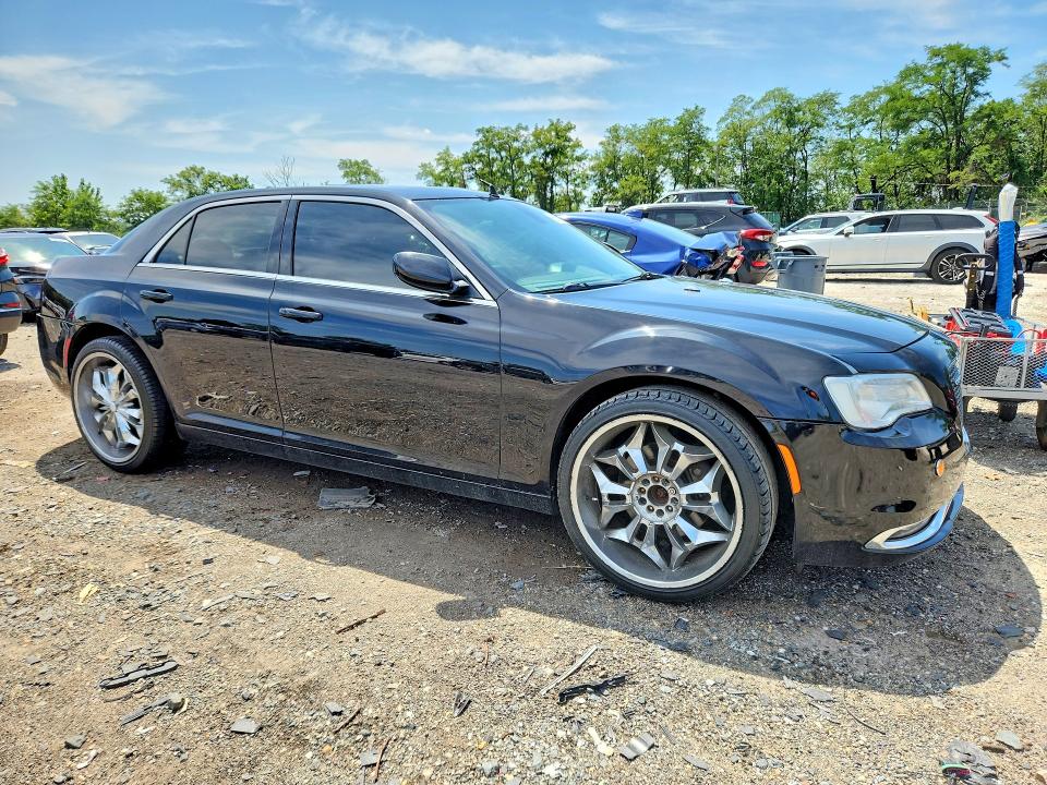 Photo 4 from auction – 2015 CHRYSLER 300 with VIN 2C3CCARG1FH923221