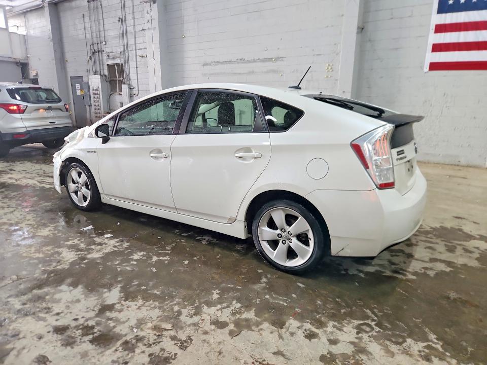 Photo 2 from auction – 2011 TOYOTA PRIUS with VIN JTDKN3DUXB0327923