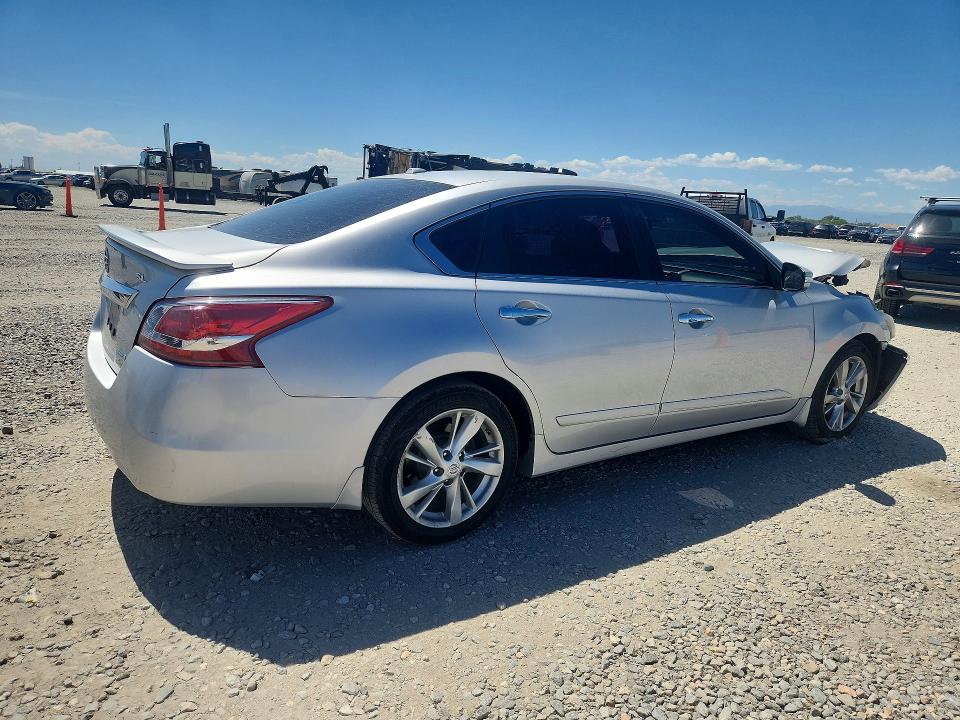 Photo 3 from auction – 2013 NISSAN ALTIMA with VIN 1N4AL3AP1DC905723